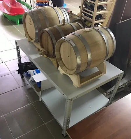 Стеллажи в подвале